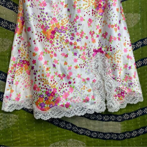 Y2K Victoria’s Secret White Floral Satin and Lace Slip Dress Size Extra Small - Picture 3 of 16